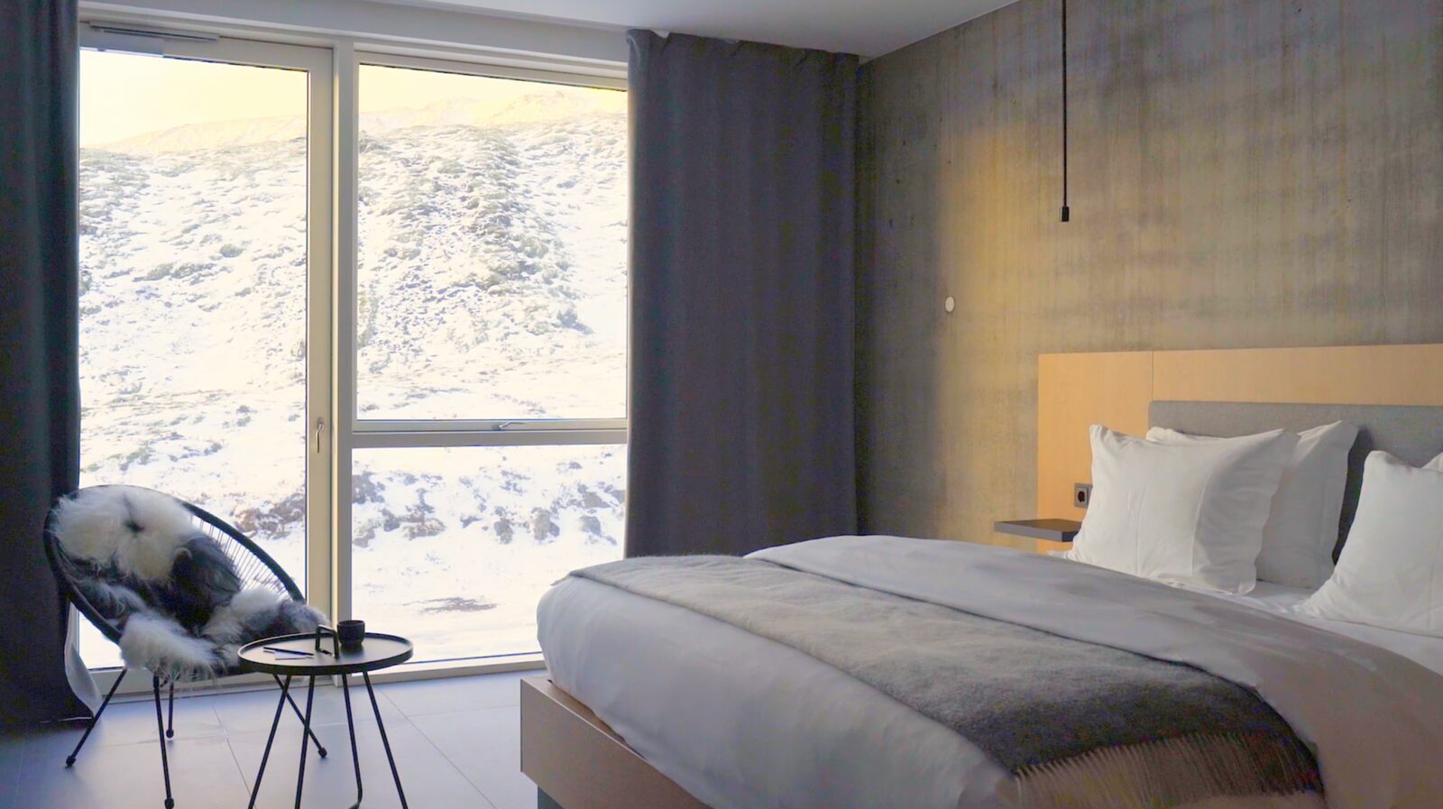 A room facing the snowfield